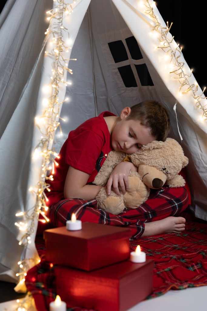 božično fotografiranje, družinsko fotografiranje, fotograf, fotografiranje, fotograf Ljubljana, fotograf okolica Ljubljane, fotograf Vrhnika, foto studio, fotostudio, božično fotografiranje 2024